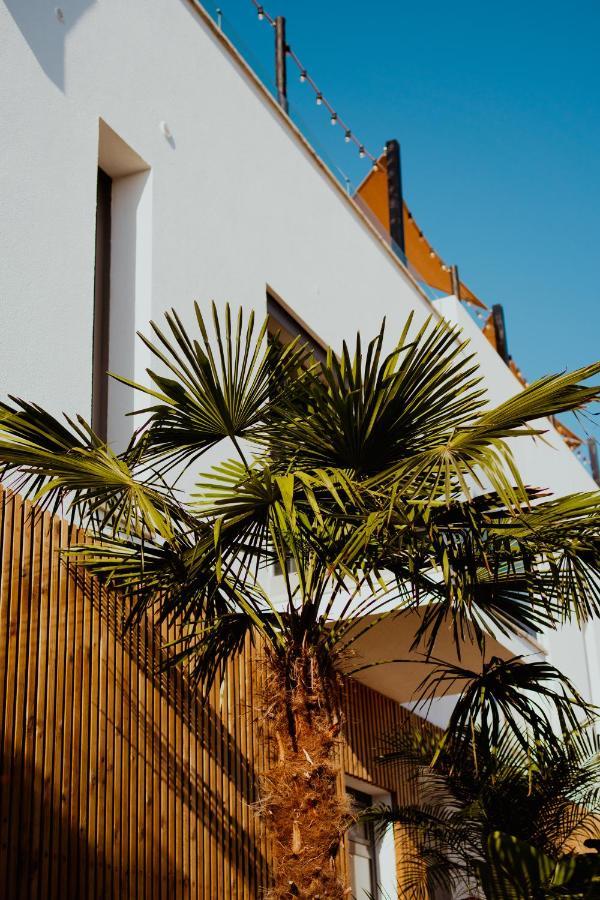 The Salty Pelican Yoga & Surf Retreat Peniche Bagian luar foto