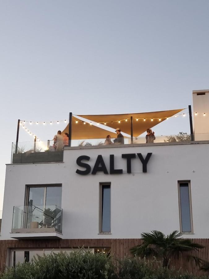 The Salty Pelican Yoga & Surf Retreat Peniche Bagian luar foto